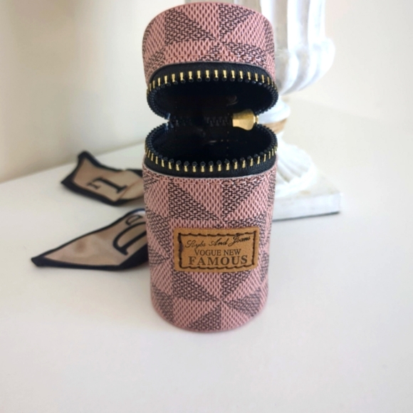 Lipstick Bag. - Picture 3 of 4